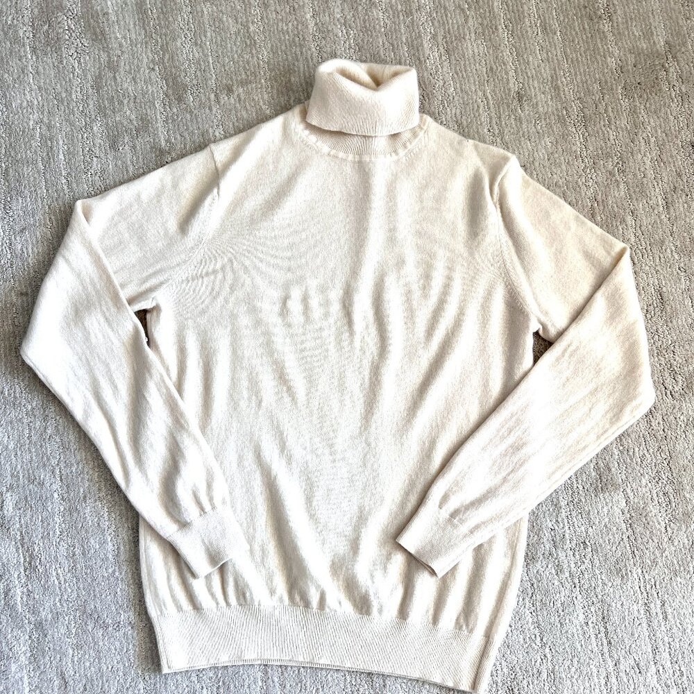 Uniqlo Cashmere Cream Turtleneck Sweater - Size Medium